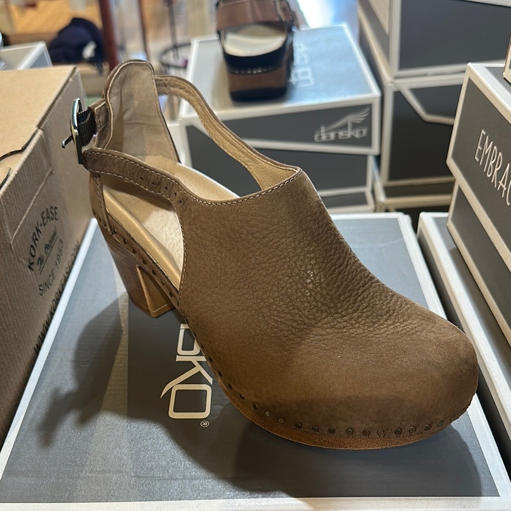 Dansko Brown Tan Heeled Boots with Chunky Heel